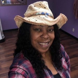 Meet your Posher, Cassandra